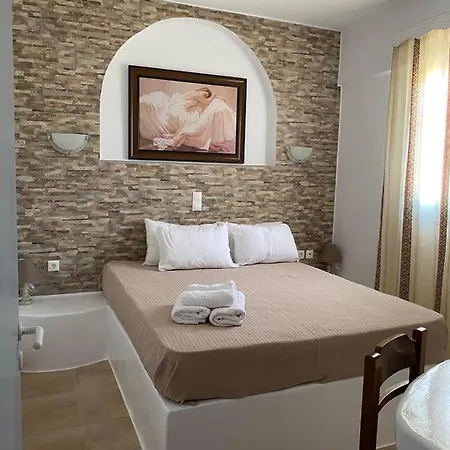 Maistrali Studios & Plaka (Naxos)